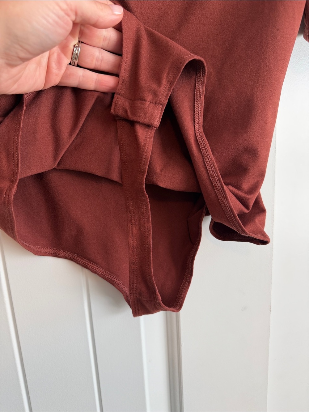 H&M Scoop Neck Rust-Brown Short Sleeve Bodysuit - Picture 4 of 6